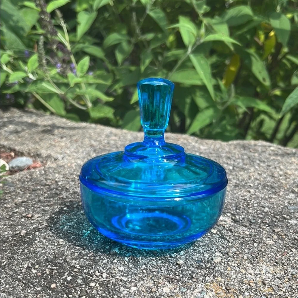 New Martinsville Glass Queen Anne Blue Vintage Powder Puff Box with‎ Lid
